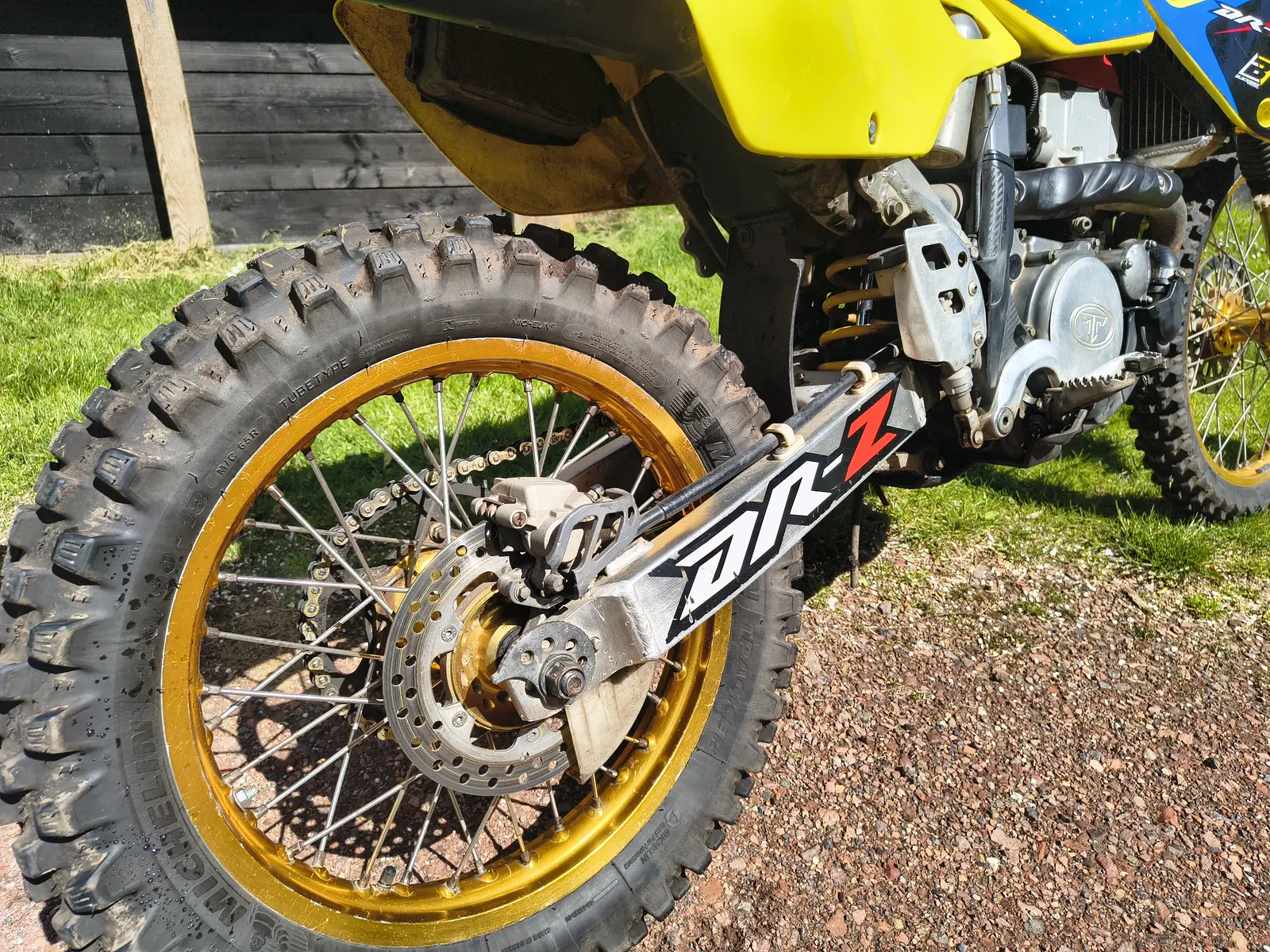 Suzuki DRZ400E