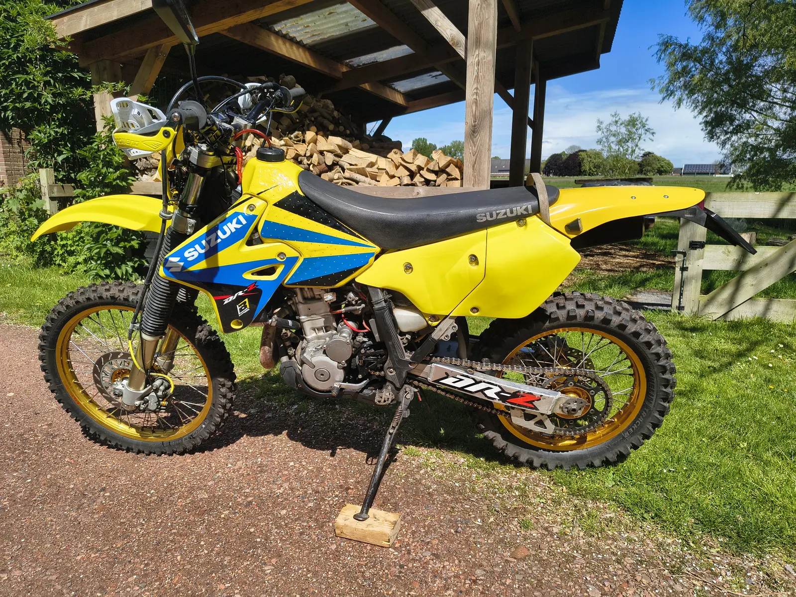 Suzuki DRZ400E